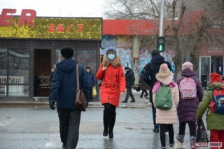 Актюбинцы и китайские туристы скупают маски