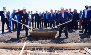 Главы правительств Казахстана и Узбекистана дали старт строительству нового микрорайона для жителей подтопленных поселков