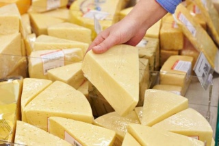 Почему аграрный регион не обеспечивает себя сыром, творогом и колбасой, разбирались в СКО