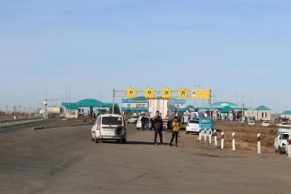 Казахстанцев без ПЦР-тестов не пускали на родину