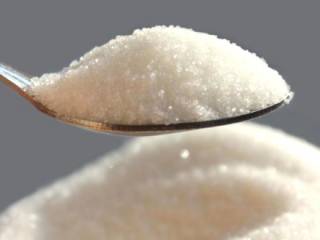 Чтобы не было ажиотажа: Карашукеев предложил поднять цены на сахар