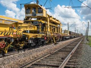 Казахстанская делегация железнодорожников изучила работу новых путевых машин российского производства