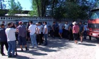 В Алматинской области водители самосвалов бастуют из-за подорожавших стройматериалов