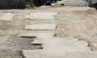 «Как после бомбежки»: алматинцы жалуются на плохие дороги