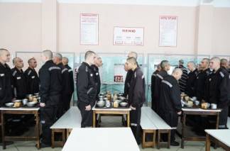 Департамент полиции Актюбинской области ищет тех, кто будет кормить арестованных