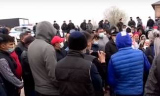 Задержание силовиками шымкентского бизнесмена вызвало массовый протест жителей
