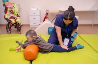 По всему Казахстану открываются бесплатные реабилитационные центры для особенных детей
