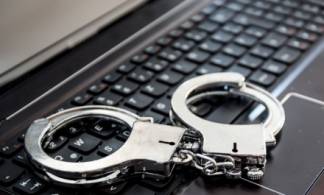 В Уральске сотрудник школы похитил 12 ноутбуков