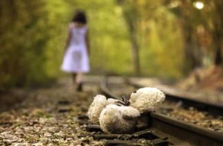 В Жамбылской области трехлетнюю девочку насмерть задавил поезд