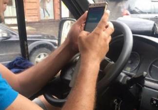 За переписку в смартфоне наказали водителя автобуса в Караганде