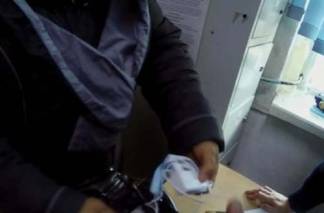 Женщина пыталась пронести телефон в СИЗО Актобе