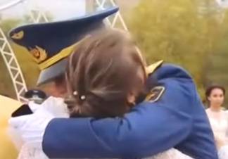 Военный лётчик сделал необычное предложение девушке в Актобе