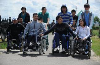 В Казахстане сенат утвердил новые пособия для людей с инвалидностью