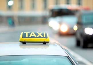 Волонтеры Актобе «отбивают» россиян у местных таксистов