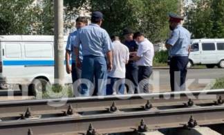 Молодой мужчина попал под поезд в Уральске