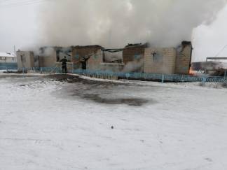 Аким сельского округа в Актюбинской области лично спасал детей из горящего дома