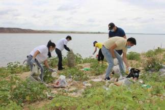 Актюбинская молодежь регулярно принимает участие в субботниках и экологических акциях