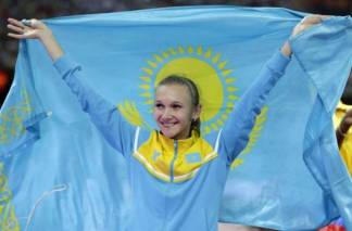 Казахстанцы массово признаются в любви к госфлагу