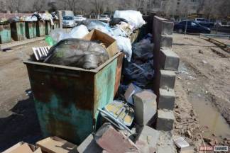 На большое скопление мусора жалуются жители улицы Карасай-батыра
