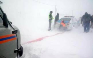 На дорогах Актюбинской области 987 километров снегозаносимых участков