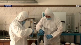 В Актюбинской области более 30 медиков непосредственно работают с зараженными коронавирусом