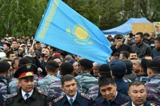 Мирные собрания узаконили в Казахстане