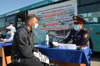 Полицейские разъясняют гражданам, как зарегистрировать армянские авто