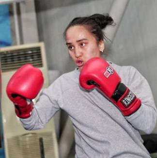 Член национальной сборной, мастер спорта международного класса РК по женскому боксу Милана Сафронова рассказала, как поддерживать форму во время самоизоляции