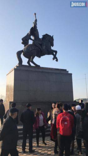 В Актобе установили памятник Жалантос Бахадур батыру