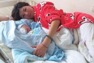 В Акмолинской области учительница родила сына по дороге в больницу