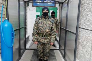 В Акмолинской области заключенные сконструировали туннель для дезинфекции от коронавируса