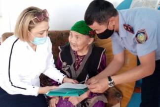 В Северо-Казахстанской области 101-летняя сельчанка получила удостоверение личности