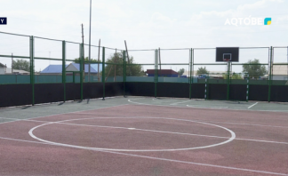 В городе Эмба Мугалжарского района построили современную спортивную площадку
